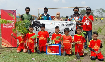 Hari Tanam Pohon CCEP Indonesia Bersama Komunitas Warga Gelar Kegiatan Coca Cola Forest 4