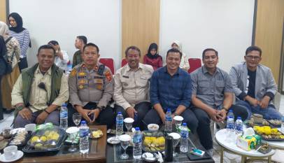 Kadis DPMD Kabupaten Bandung, anggota DPRD, Camat Margaasih, serta unsur TNI-Polri dan Satpol PP menghadiri Musyawarah Desa PAW Kades Margaasih