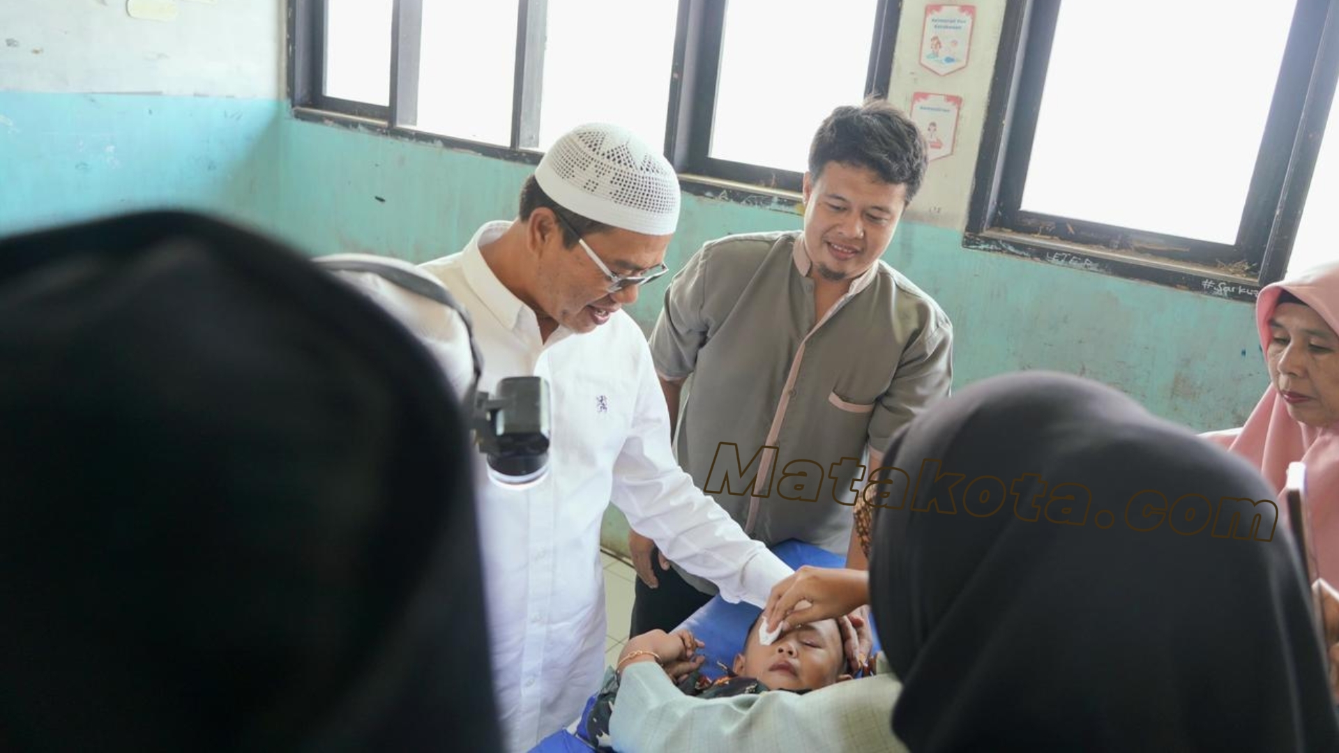 Suasana khitanan gratis di Ponpes Al Hidayah, Kecamatan Ciparay, Kamis (28/5/2026).